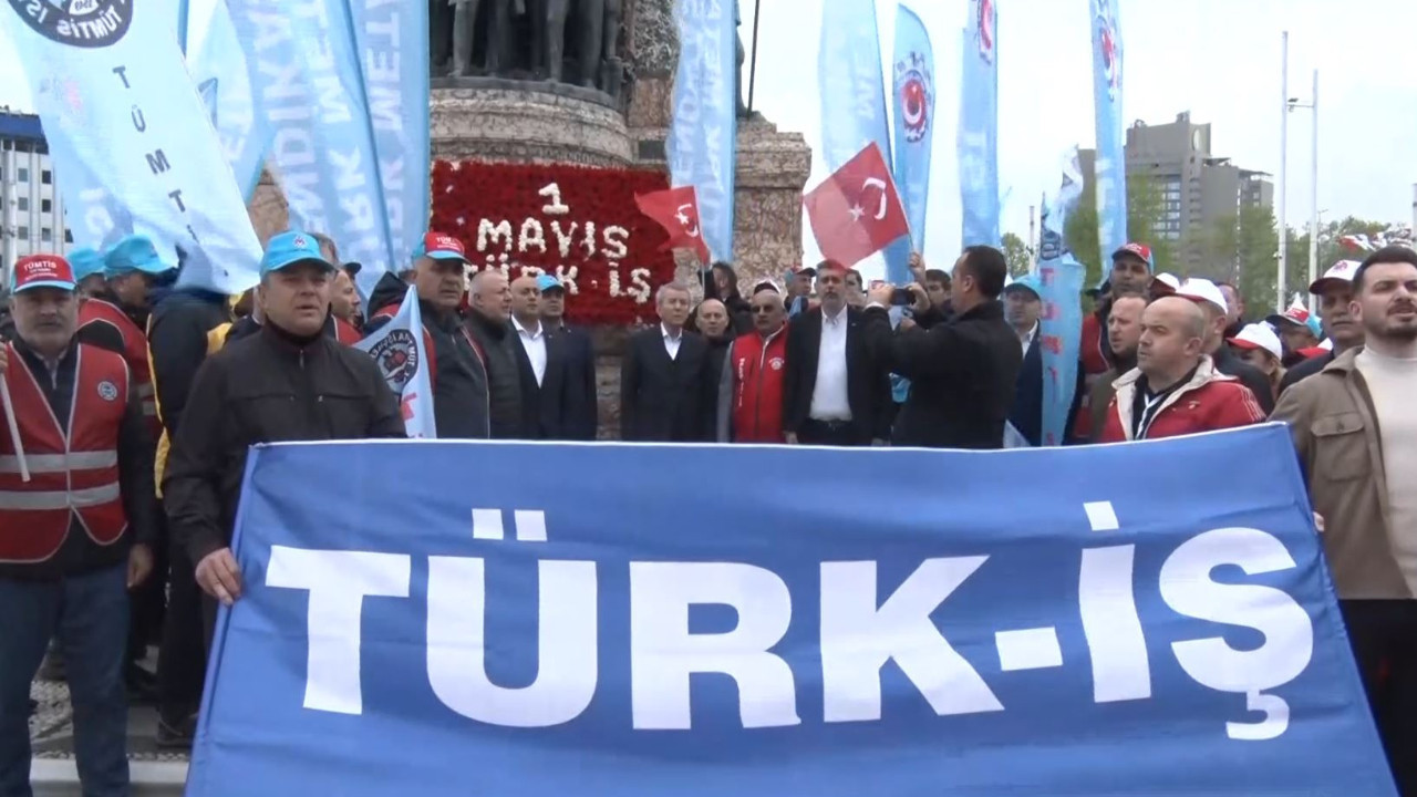 TÜRK-İŞ, Taksim'e çelenk bıraktı