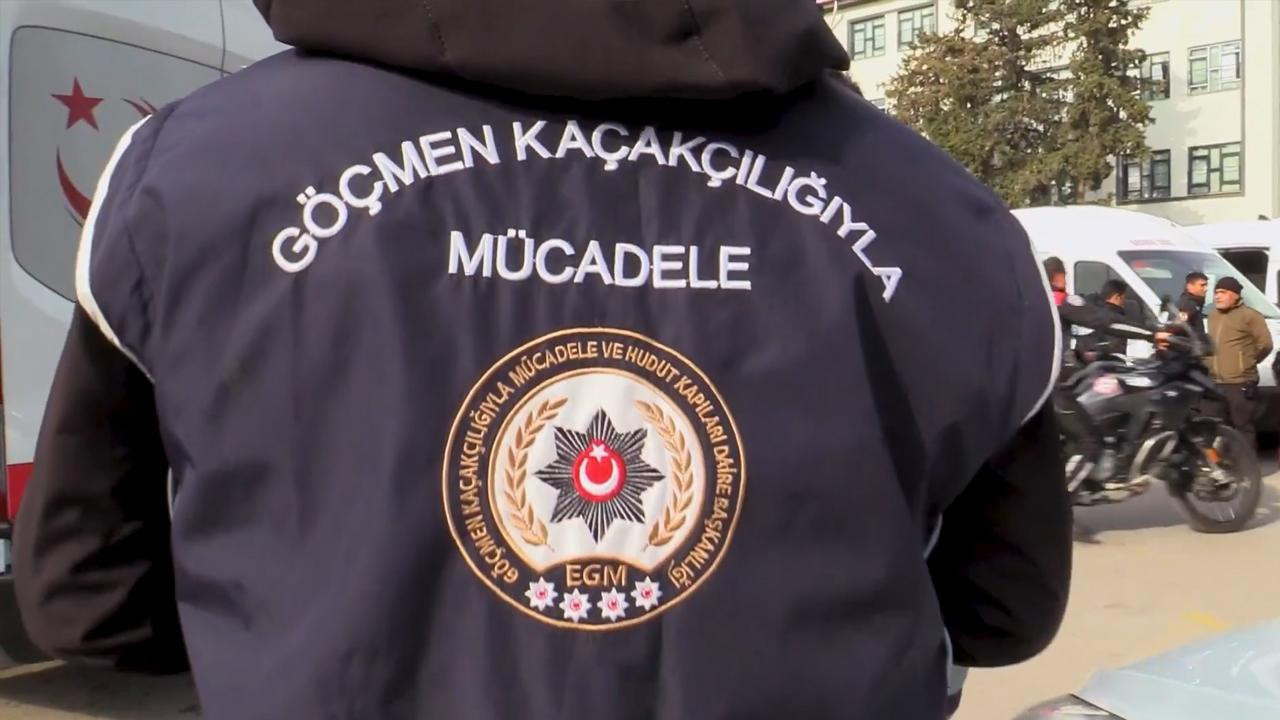 21 göçmen kaçakçısı ve 547 düzensiz göçmen yakalandı