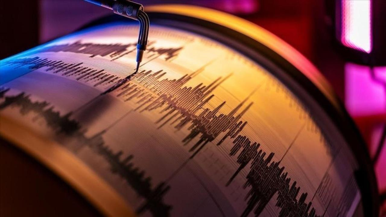 Endonezya'da 6 büyüklüğünde deprem