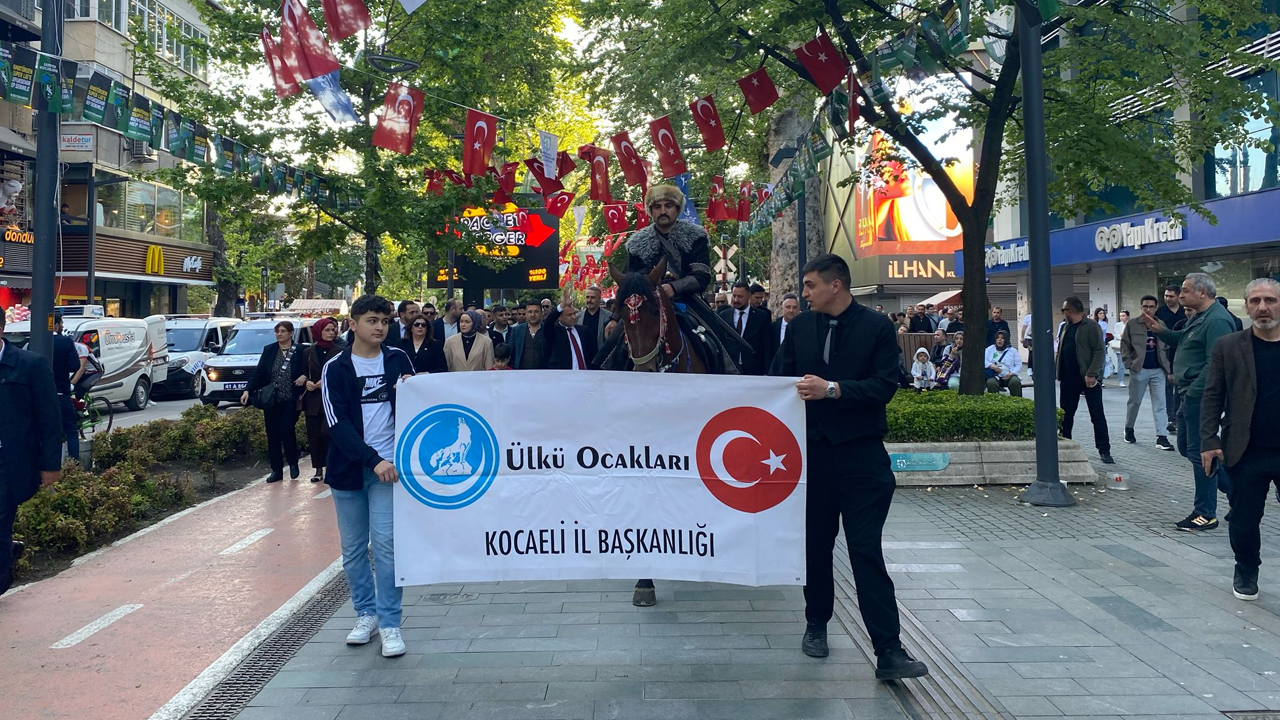 İzmit’te 3 Mayıs yürüyüşü