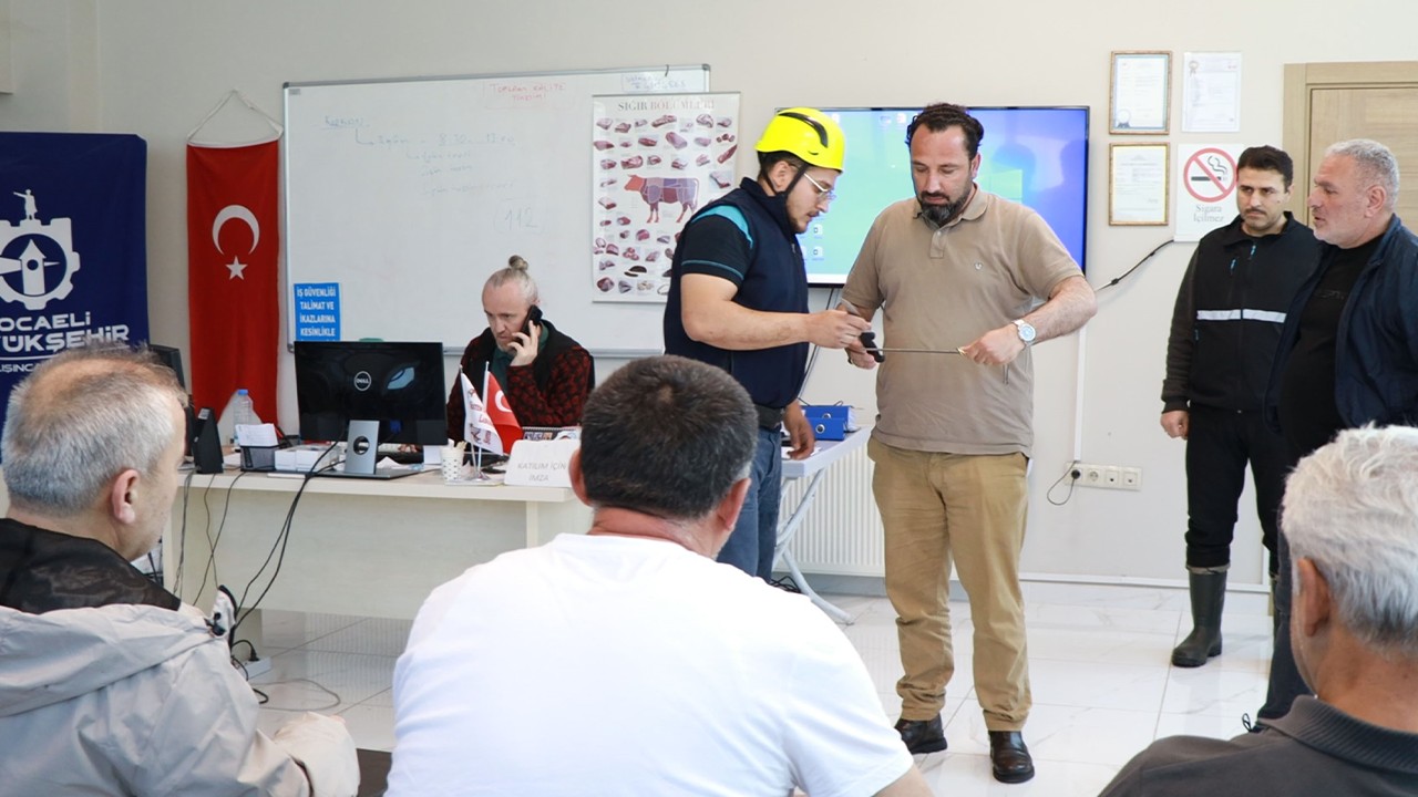 Kocaeli Büyükşehir Belediyesi'nden kurban kesim eğitimi!