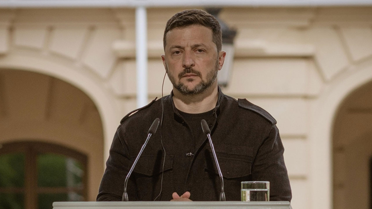 Zelenskiy, yarından itibaren tam ve kalıcı bir ateşkes beklediklerini söyledi