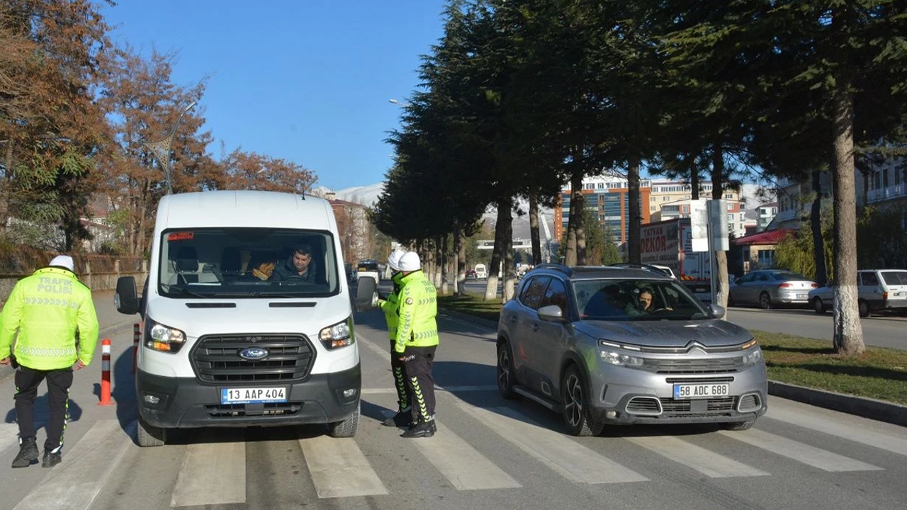Van'da trafik denetim raporu: Yüzlerce araç men edildi!