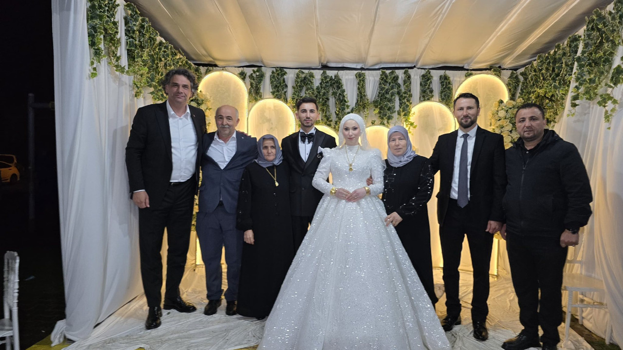 Mustafa Kocaman yağmur altında horon oynadı