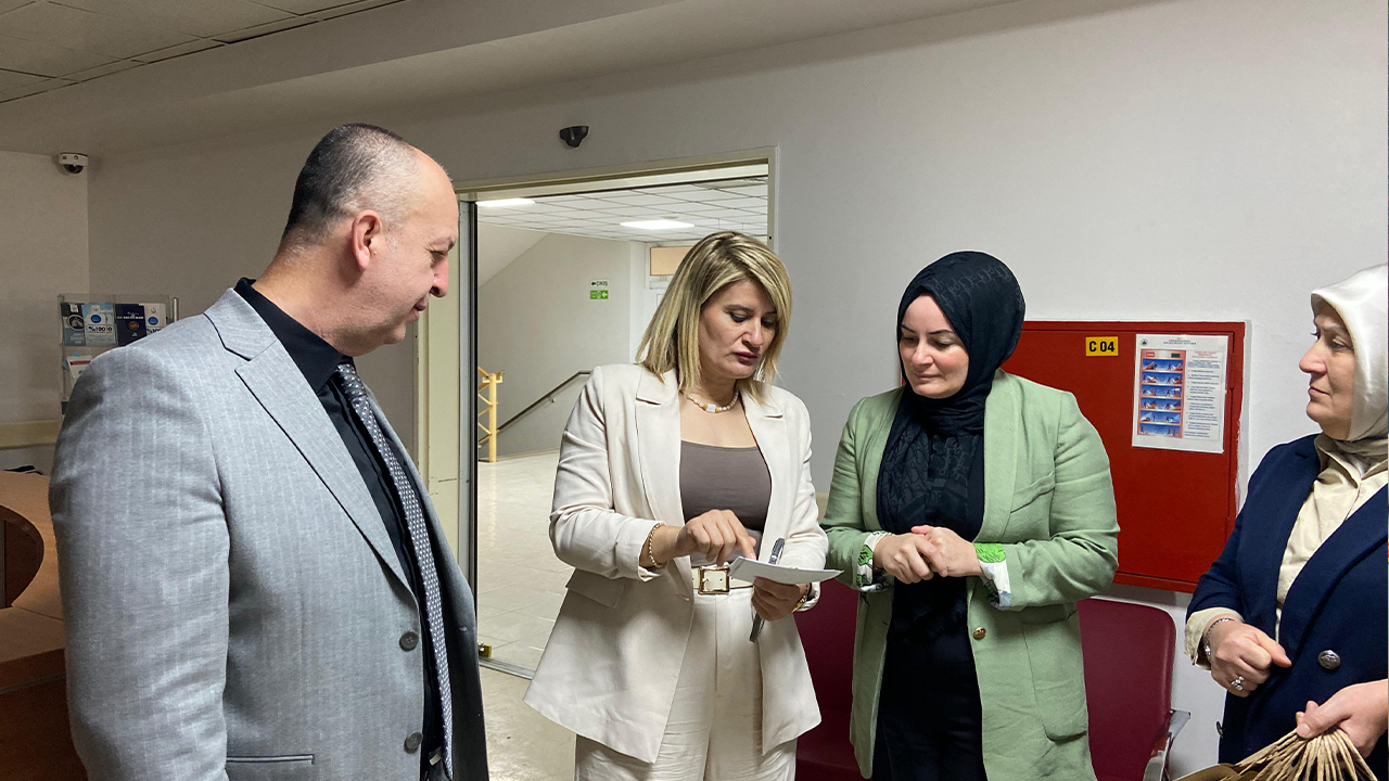 AK Parti İzmit İlçe Kadın Kolları'ndan hemşirelere ziyaret