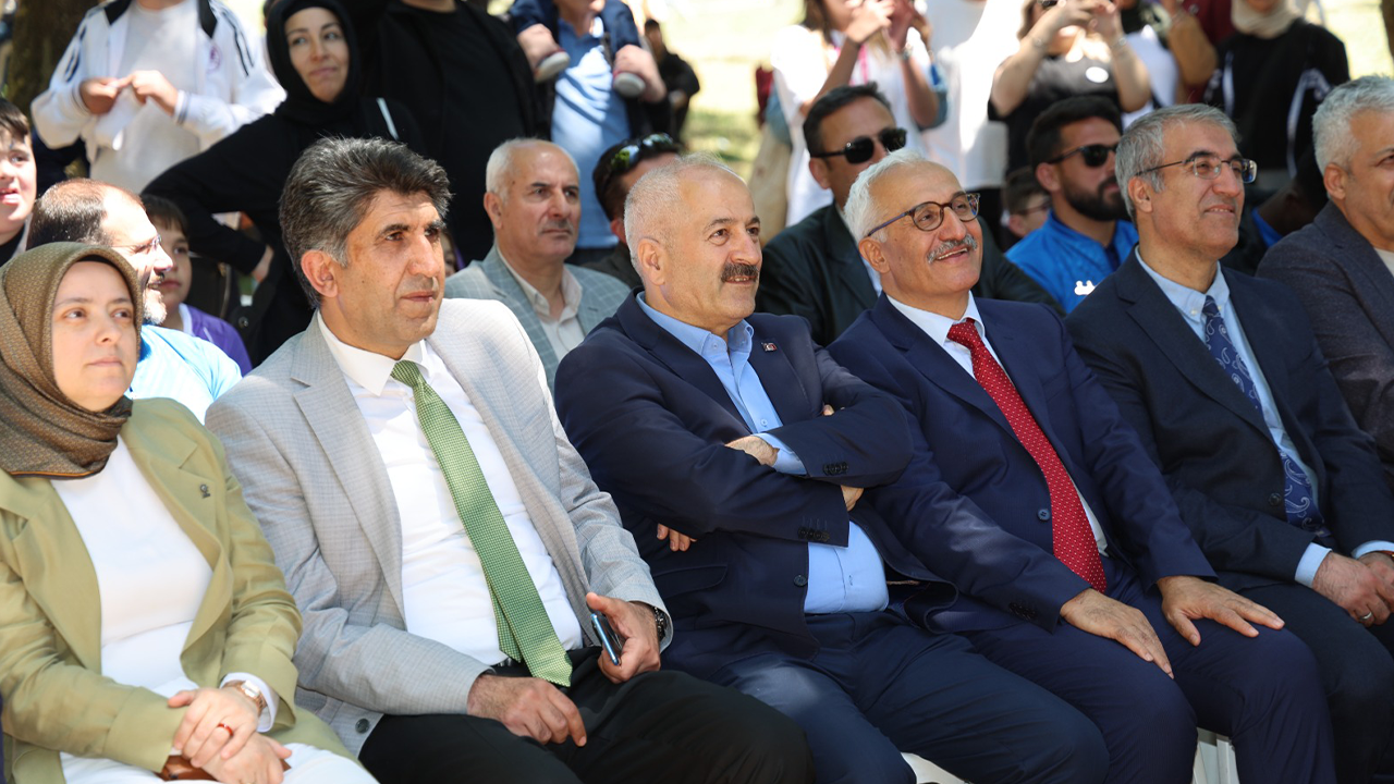 Zinnur Büyükgöz: Yaratılanı severiz yaratandan ötürü