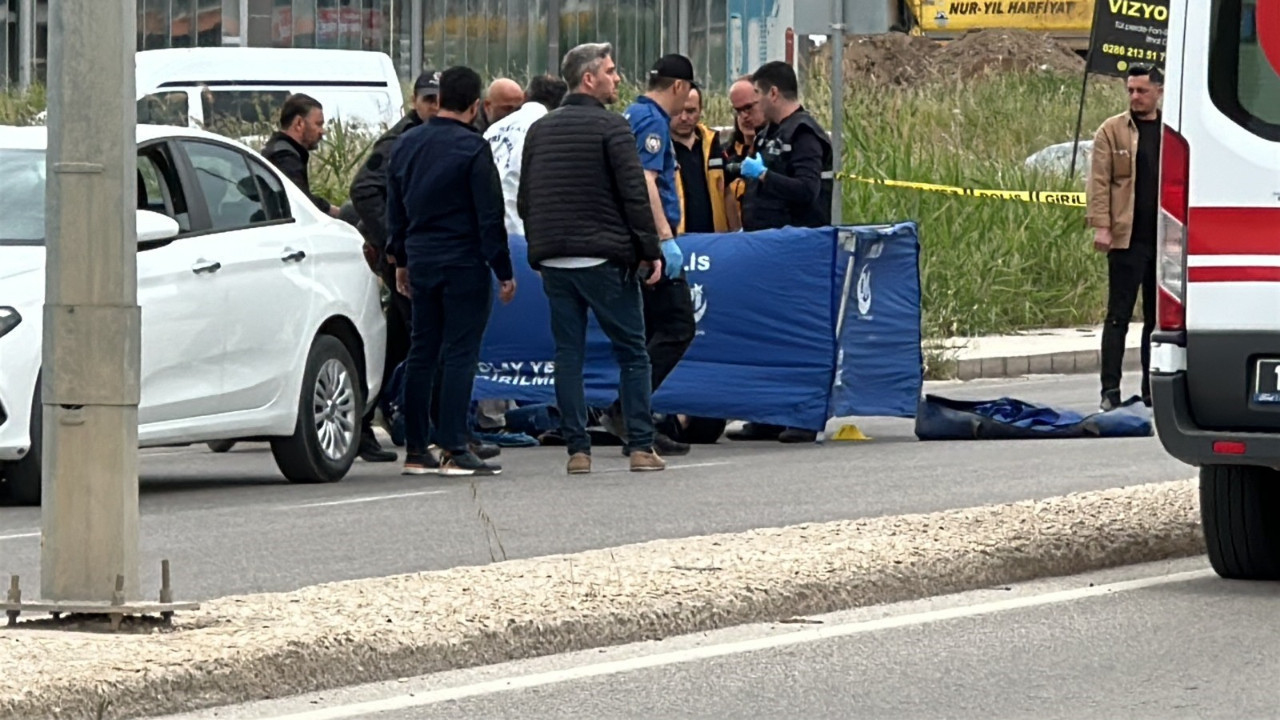 Boşanma aşamasındaki eşini kafasından silahla vurarak öldürdü