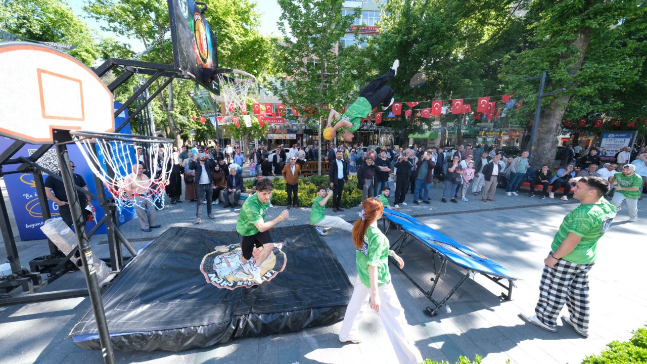 Cumhuriyet Bulvarı'nda 19 Mayıs coşkusu başladı