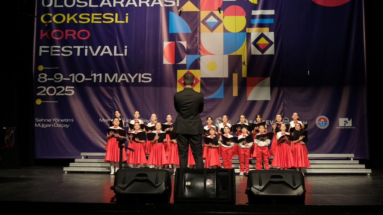 Büyükşehir Belediye Konservatuvarı Çocuk Korosu'ndan gururlandıran ödül!