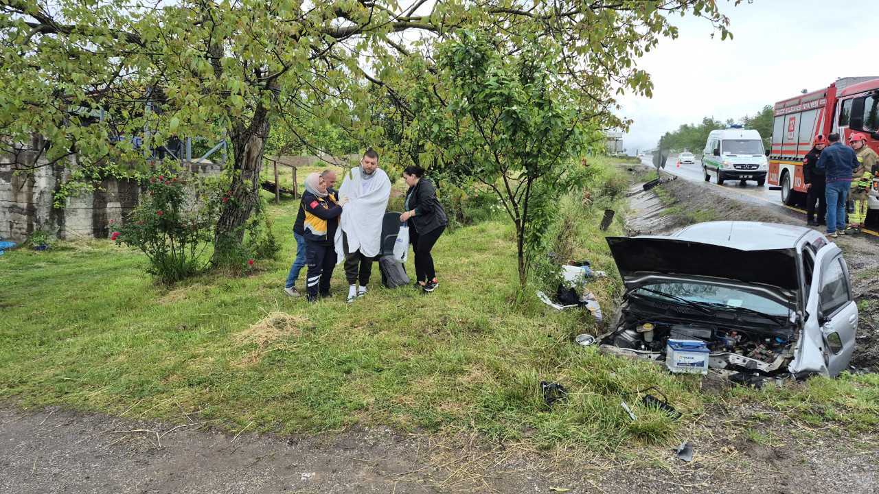 Otomobil kanala uçtu! Yaralılar var