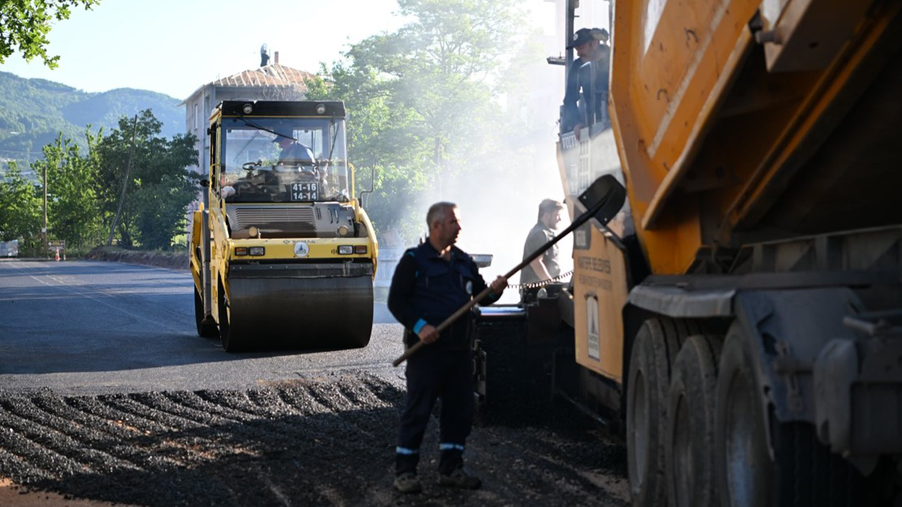Kartepe Belediyesi üstyapı çalışmalarına devam ediyor