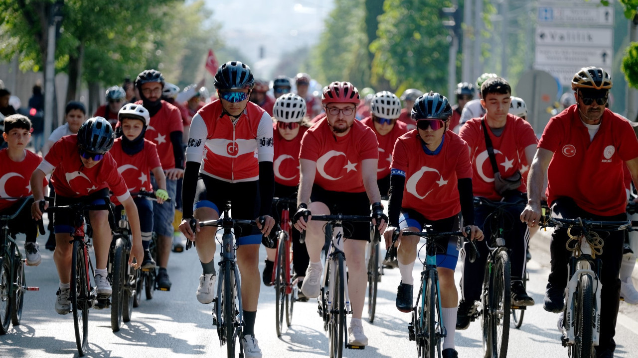 Kocaelili vatandaşlar 19 Mayıs ruhu ile pedalları çevirdi