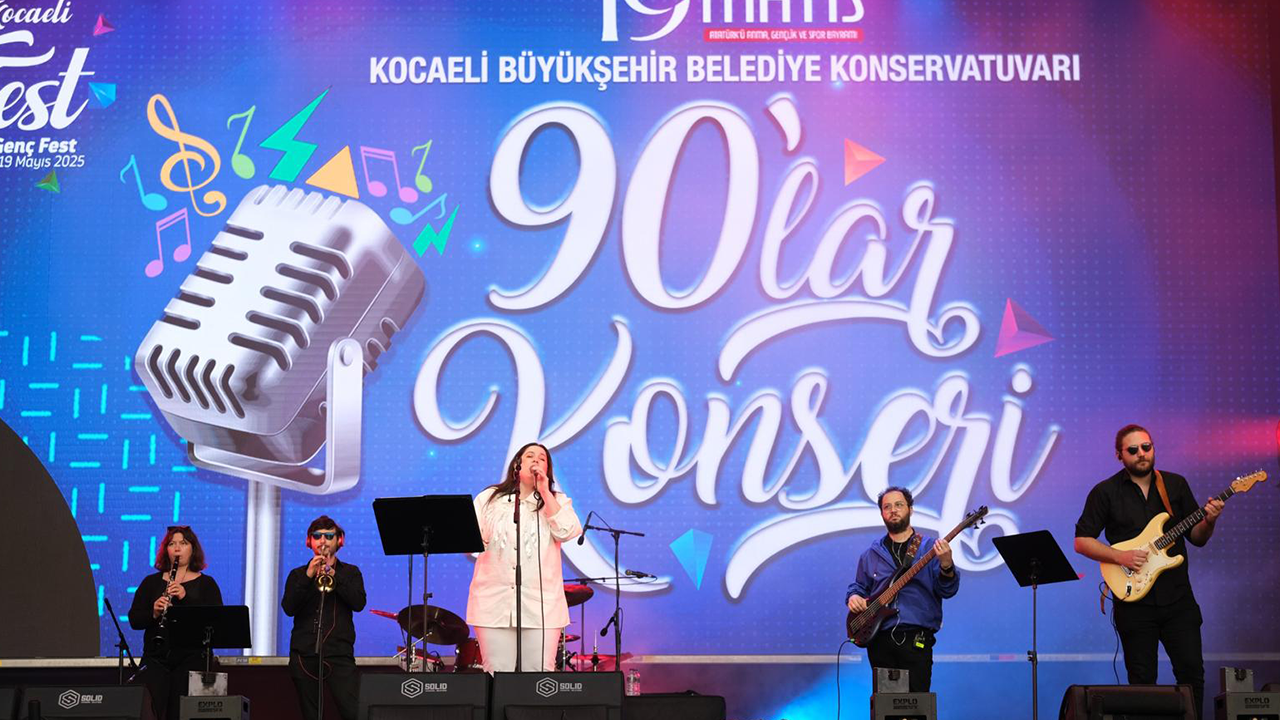 Milli İrade Meydanı'nda 90'lar şov!