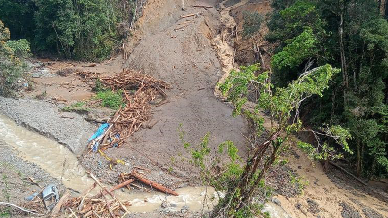Endonezya'da heyelan: Ölü ve yaralılar var!