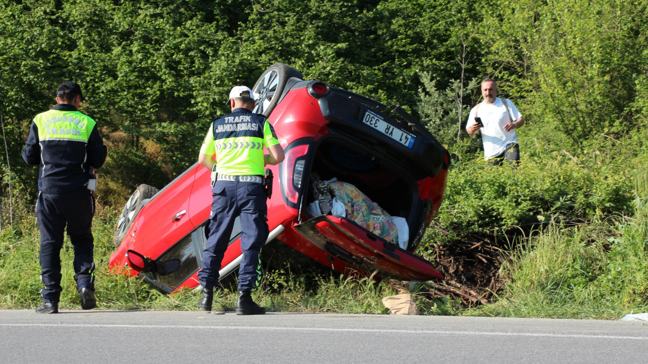 Sakarya'da feci kaza: 1’i bebek 4 kişi yaralandı