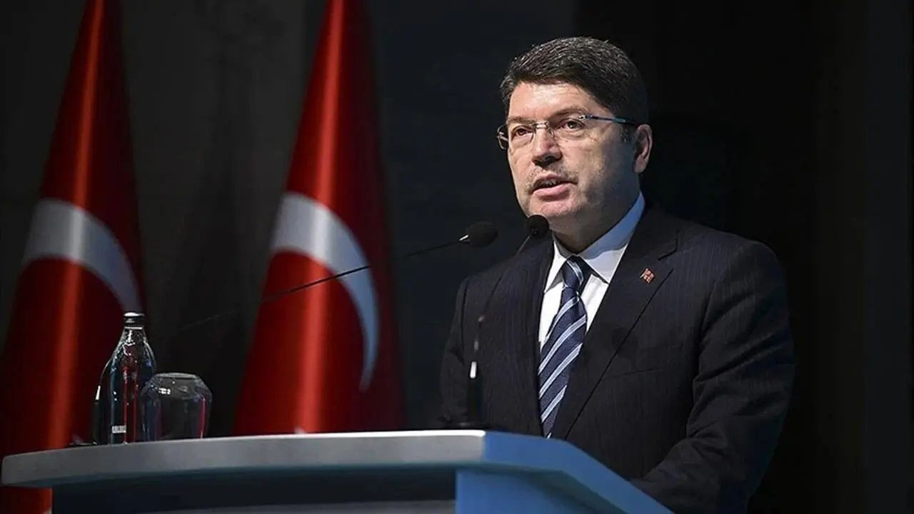 Bakan Tunç'a sert ifadeler; 'Bildiklerimizi yazsak hangi bakan yerinde kalır?' - Resim: 1