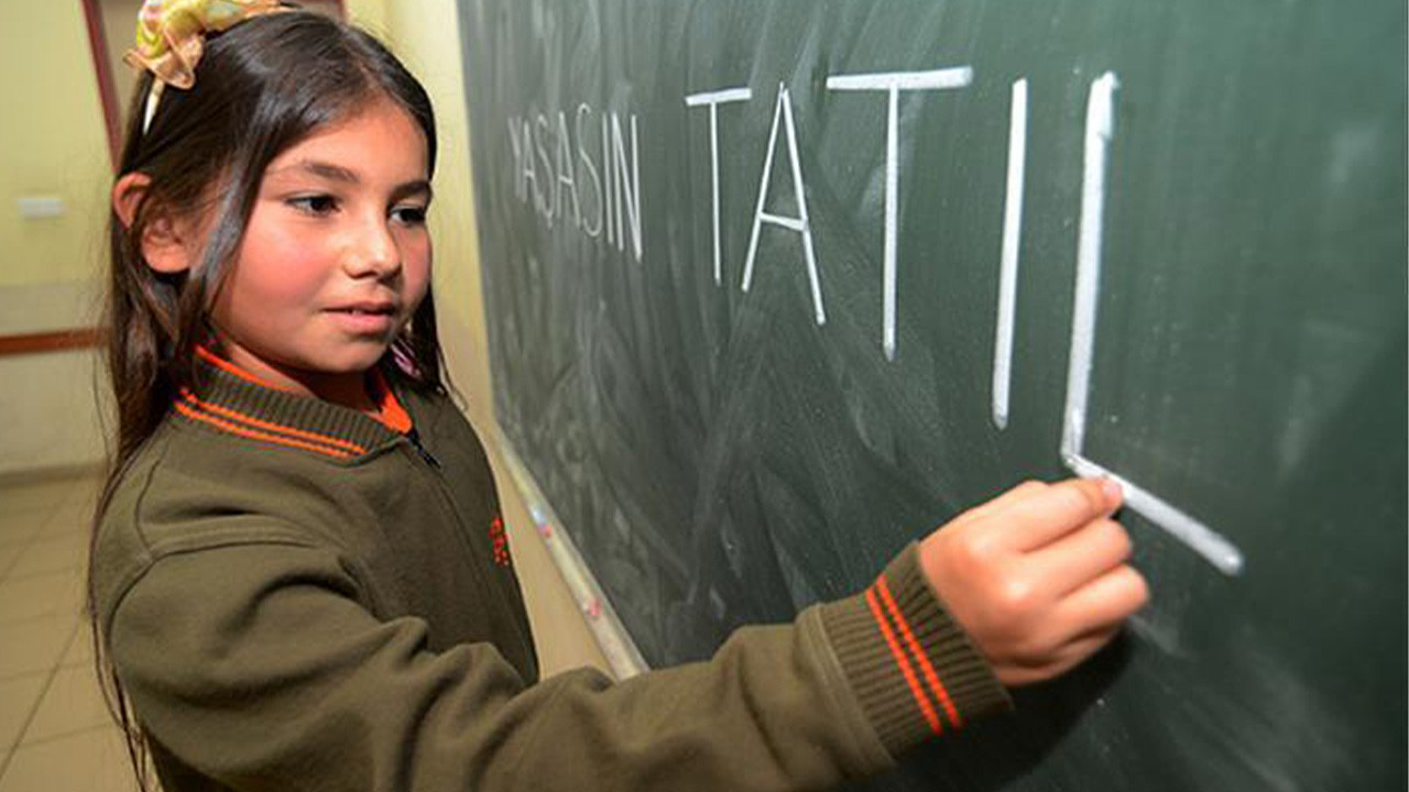 5 HAZİRAN PERŞEMBE GÜNÜ OKUL VAR MI? Arife Günü Okullar Saat Kaça Kadar Açık?