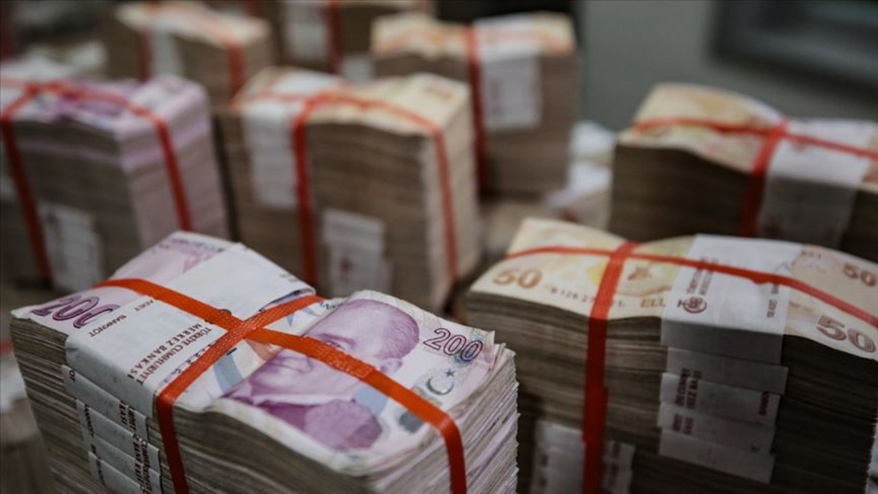Hazine üç ihalede 97 milyar 855,4 milyon lira borçlandı