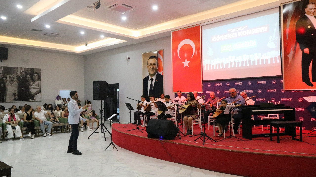 Müzik kurslarında eğitim alan gençler sahne aldı