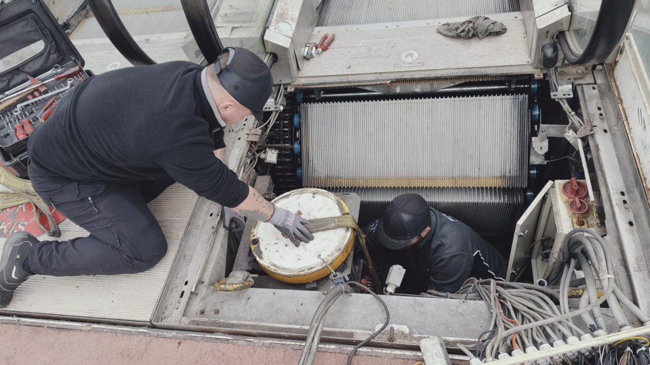 Kocaeli Büyükşehir Belediyesi kent genelinde bakım çalışması yapıyor