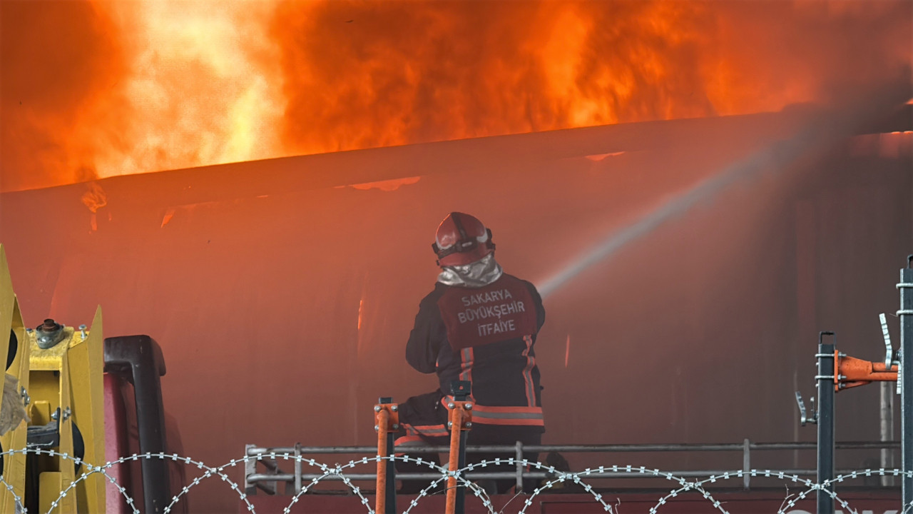 Traktör bayisinin deposunda yangın