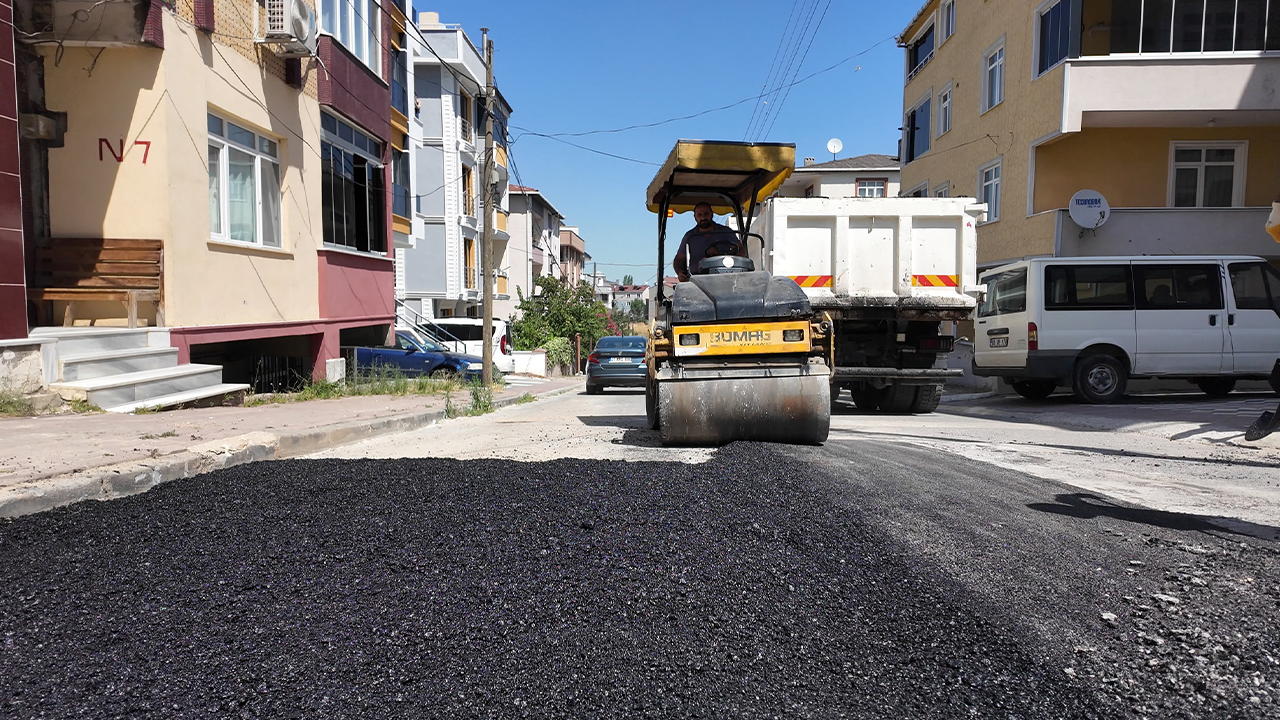 Çayırova'da asfalt yenileme çalışmaları devam ediyor!