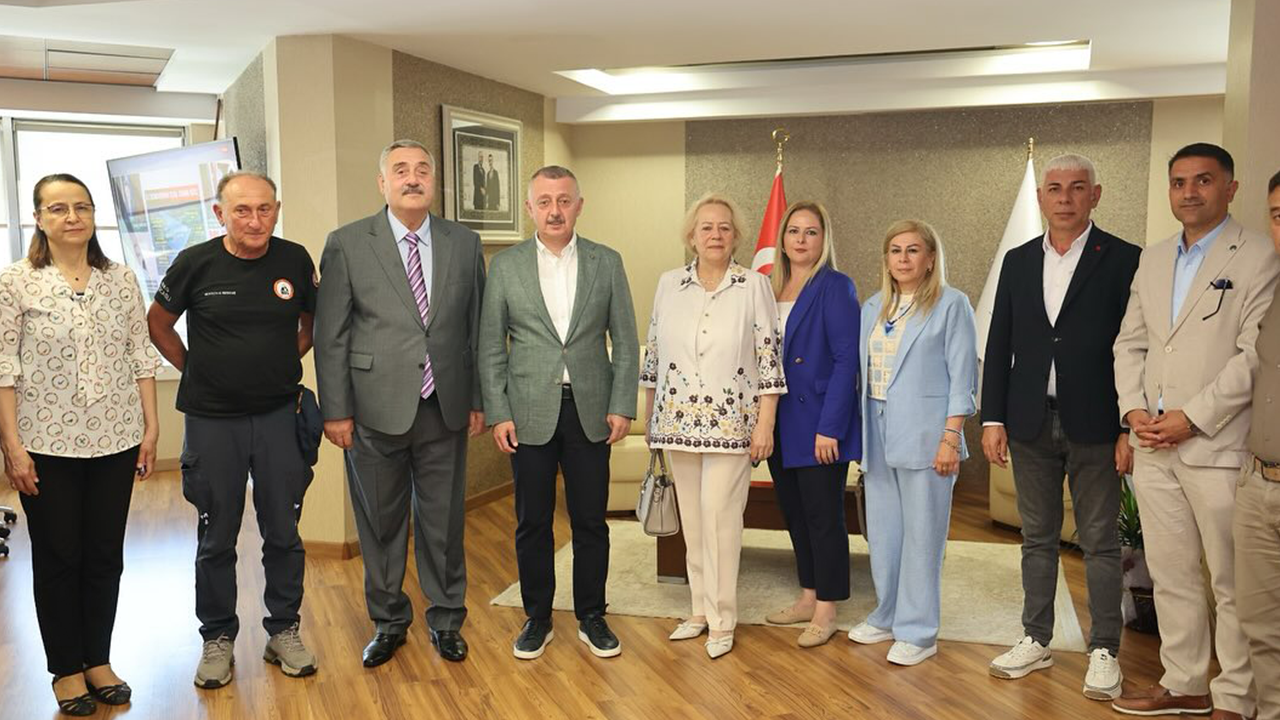 Körfez Kent Konseyi'nden Tahir Büyükakın'a ziyaret