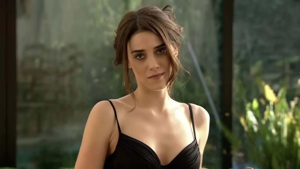 Cansu Dere: Kimdir? Boyu Kilosu? Kaç Yaşında? Dizileri?