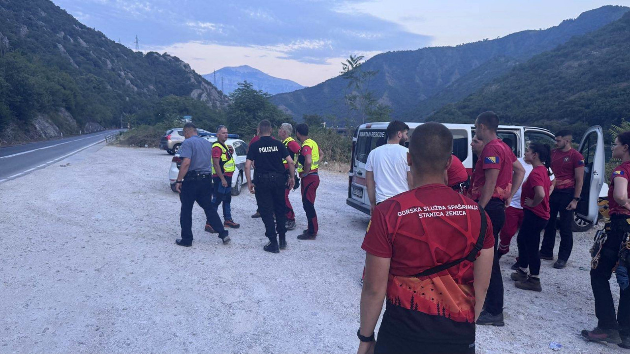 Dağda kaybolan Türk grup son anda kurtarıldı