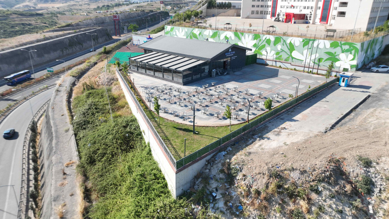 Dilovası'nda Asude Teras Cafe & Restaurant hizmete açıldı