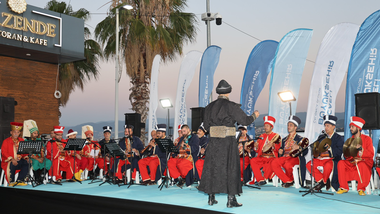 Kocaeli Büyükşehir Belediyesi Mehter Takımı, Kocaeli halkını bir araya topladı!