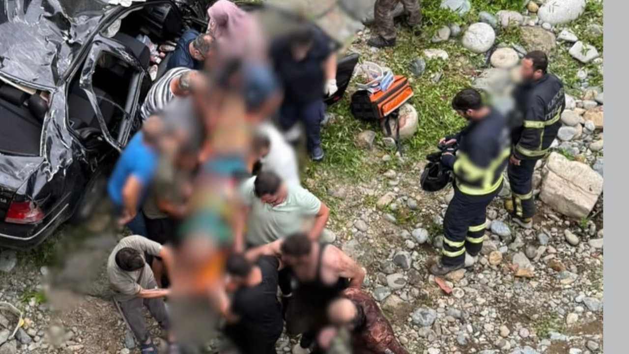 Rize'de iki araç çarpıştı: 1 ölü, 8 yaralı