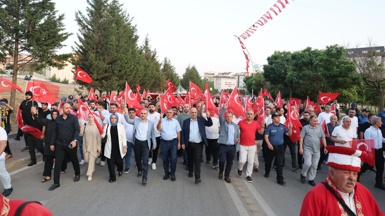 Çayırova'da 15 Temmuz nöbeti!