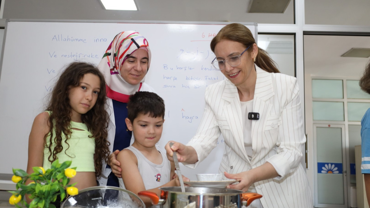 Berna Abiş, KO-MEK'in yaz kurslarını ziyaret etti