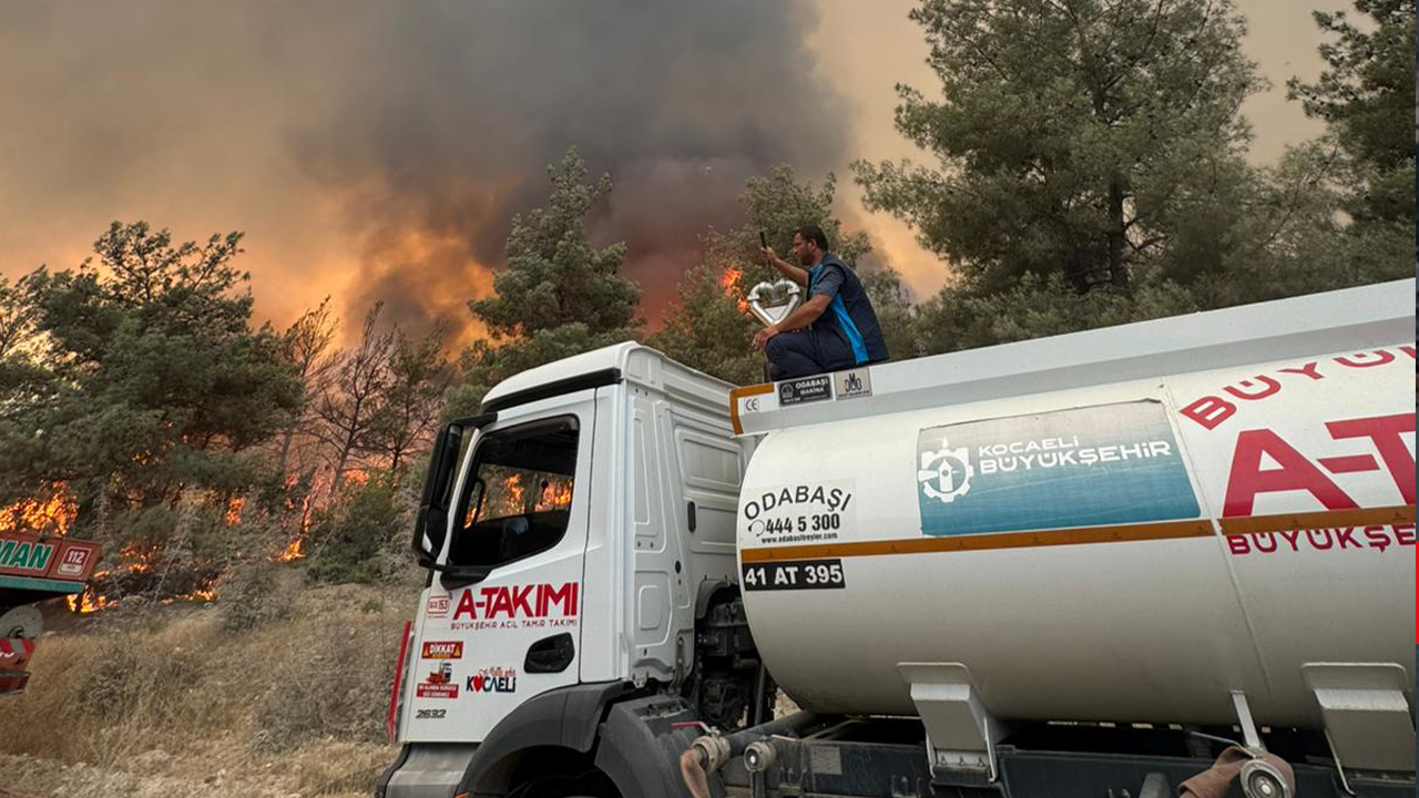 A Takımı sahada... Yangınla mücadelede etkin destek