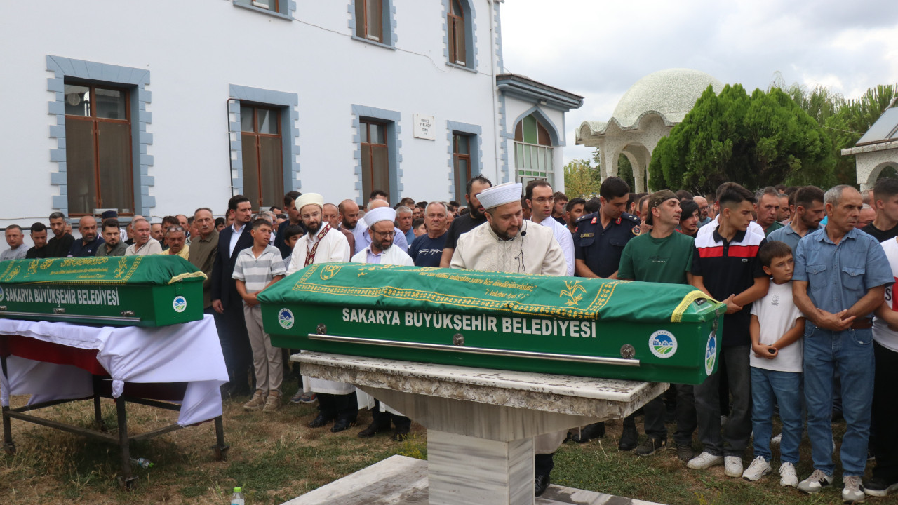İki kardeş yan yana toprağa verildi: Geriye yürek burkan detaylar kaldı