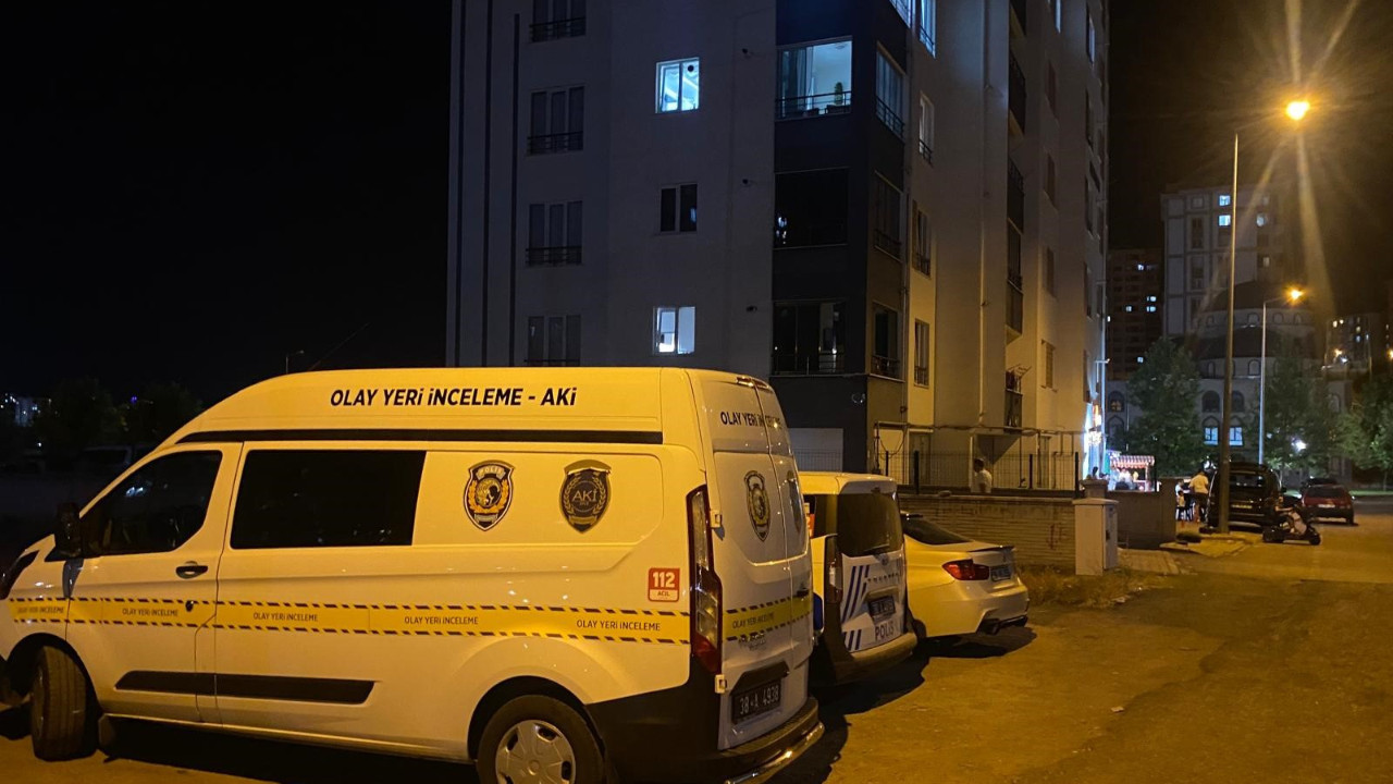 Eşyasının yerini değiştirdiği için kardeşini bıçakladı!