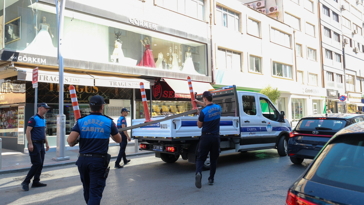 Kaldırım işgali ile mücadele! Malzemelere el konuldu...