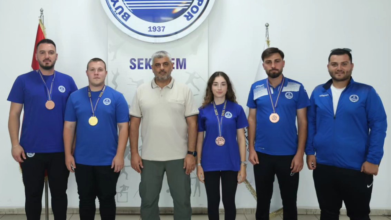 Kağıtspor, başarılı atıcılarını kutladı