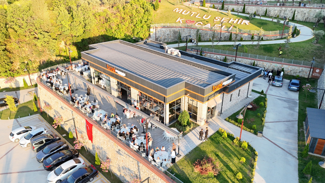 Hem kafe hem davet salonu... Taze Kruvasan&Kahve büyük ilgi görüyor