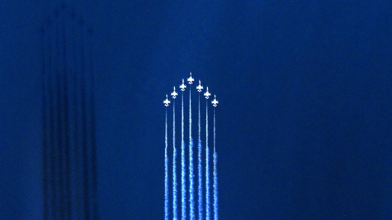 Türk Yıldızları'nın uçuşunu Göktürk fotoğrafladı