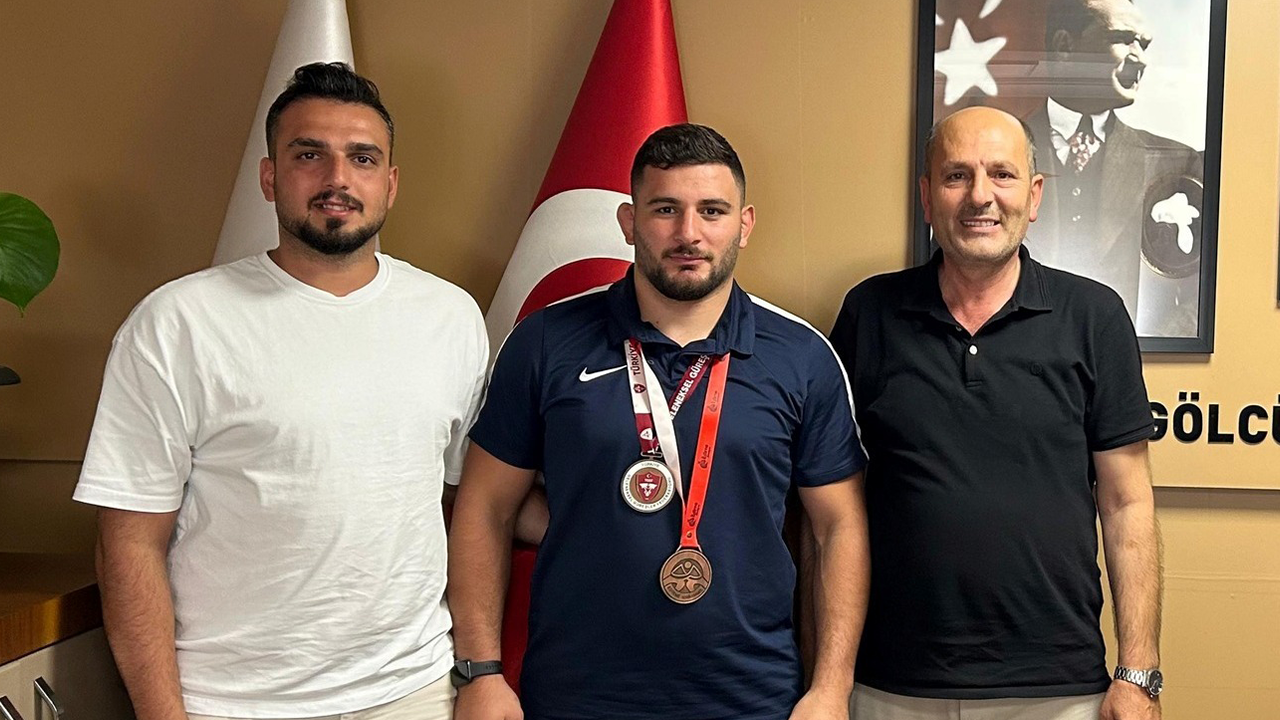 Abdulrefik Öner tebrikleri kabul ediyor