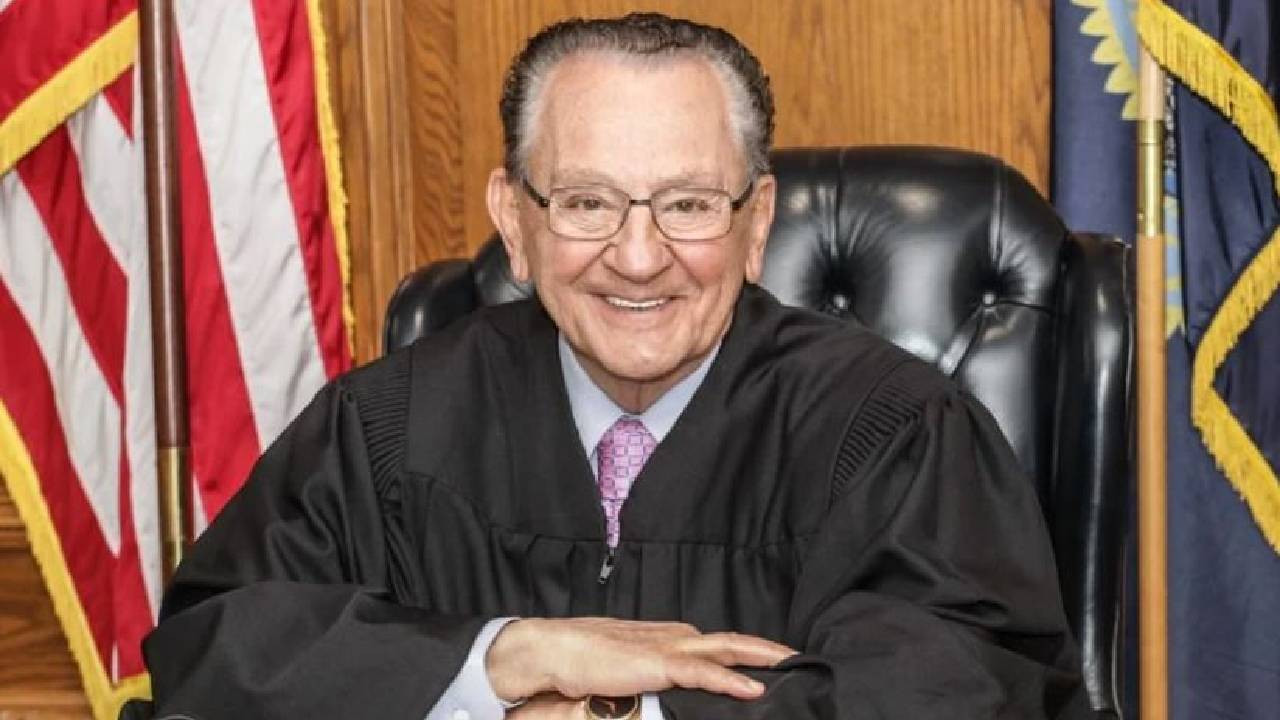 'Babacan yargıç' Frank Caprio hayatını kaybetti