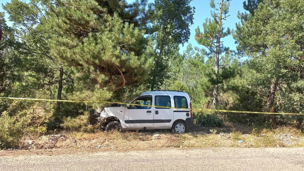 Yaşlı çift araba kazasında hayatlarını kaybetti