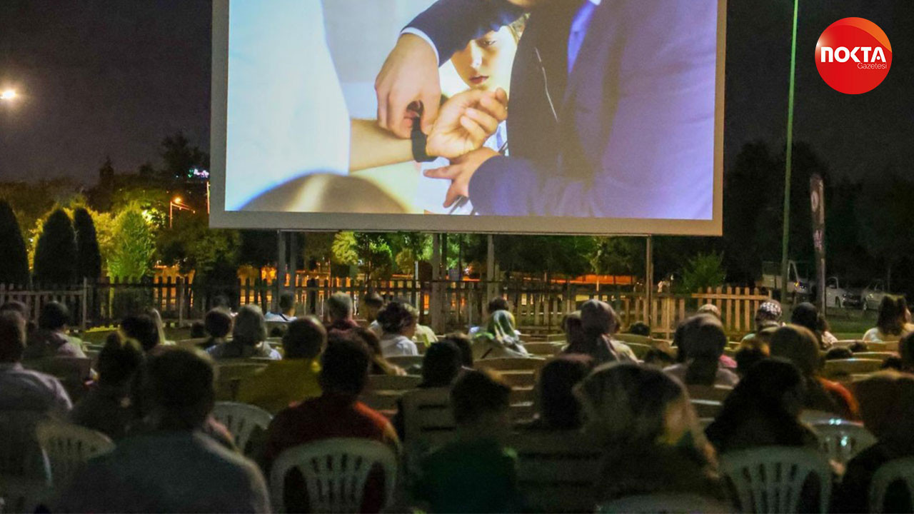 Kartepe’de açık hava sinema geceleri yoğun ilgi görüyor