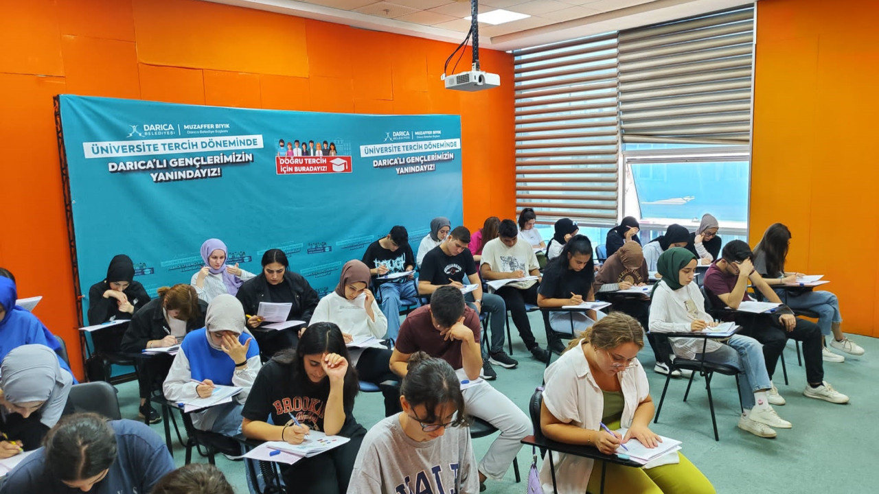 Darıca'nın kurslarına katılan 75 genç üniversiteli oldu