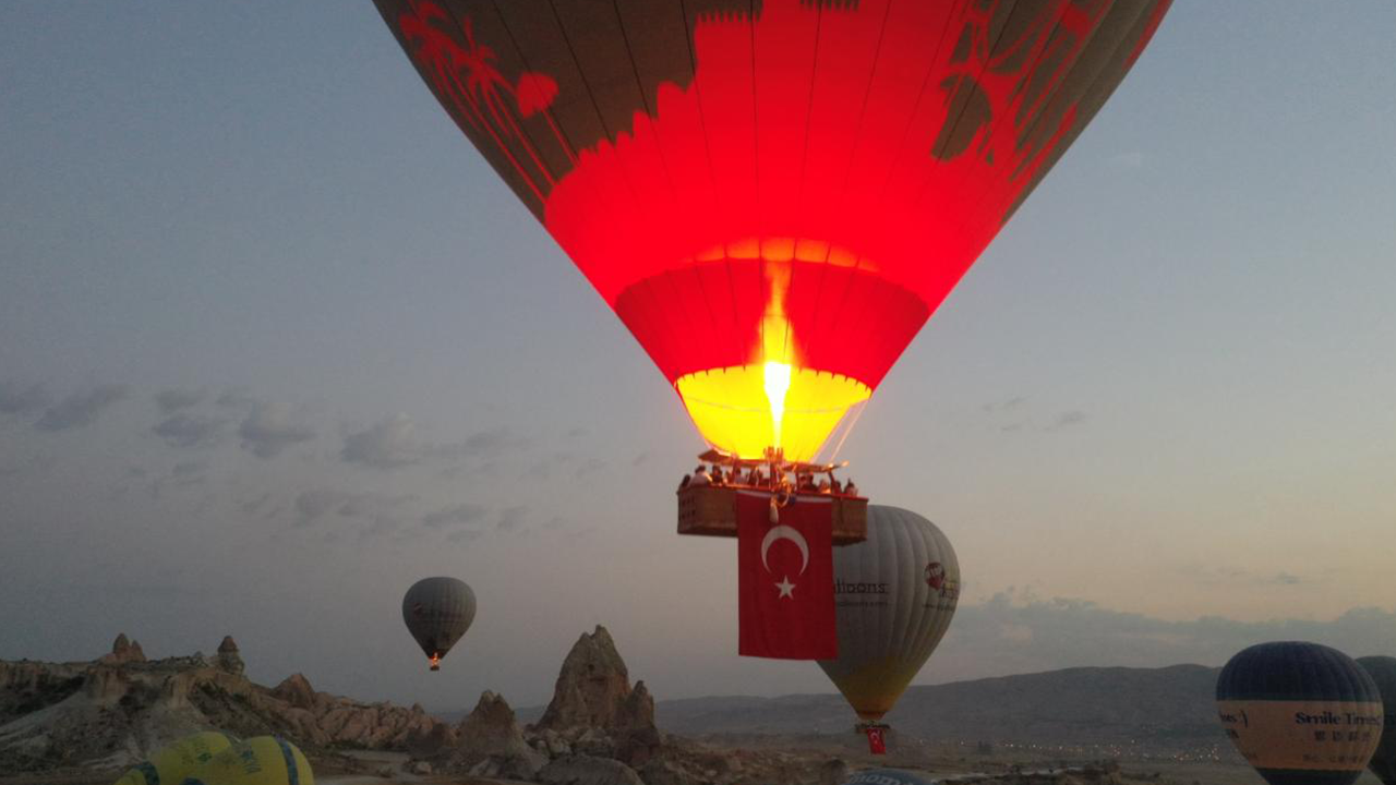 Nevşehir'de 30 Ağustos Zafer Bayramı coşkusu: Balonlara bayraklar asıldı!