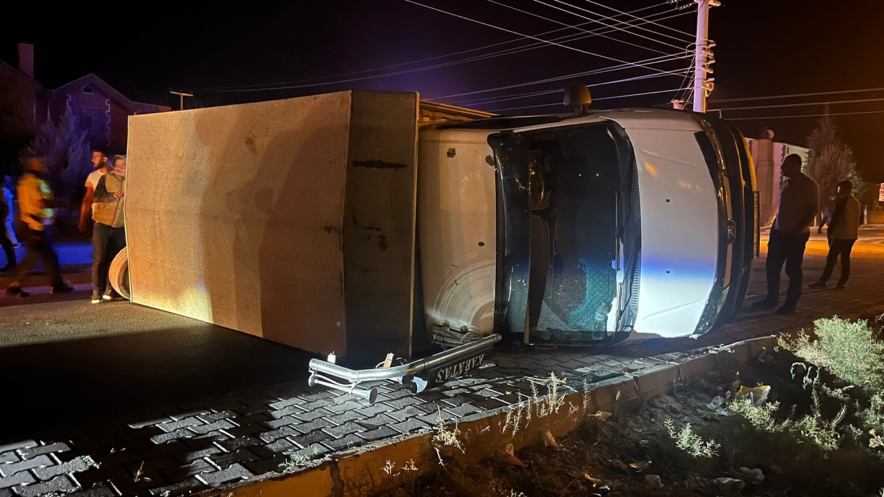 Konya'da facia gibi kaza: Kamyon ile otomobil çarpıştı!