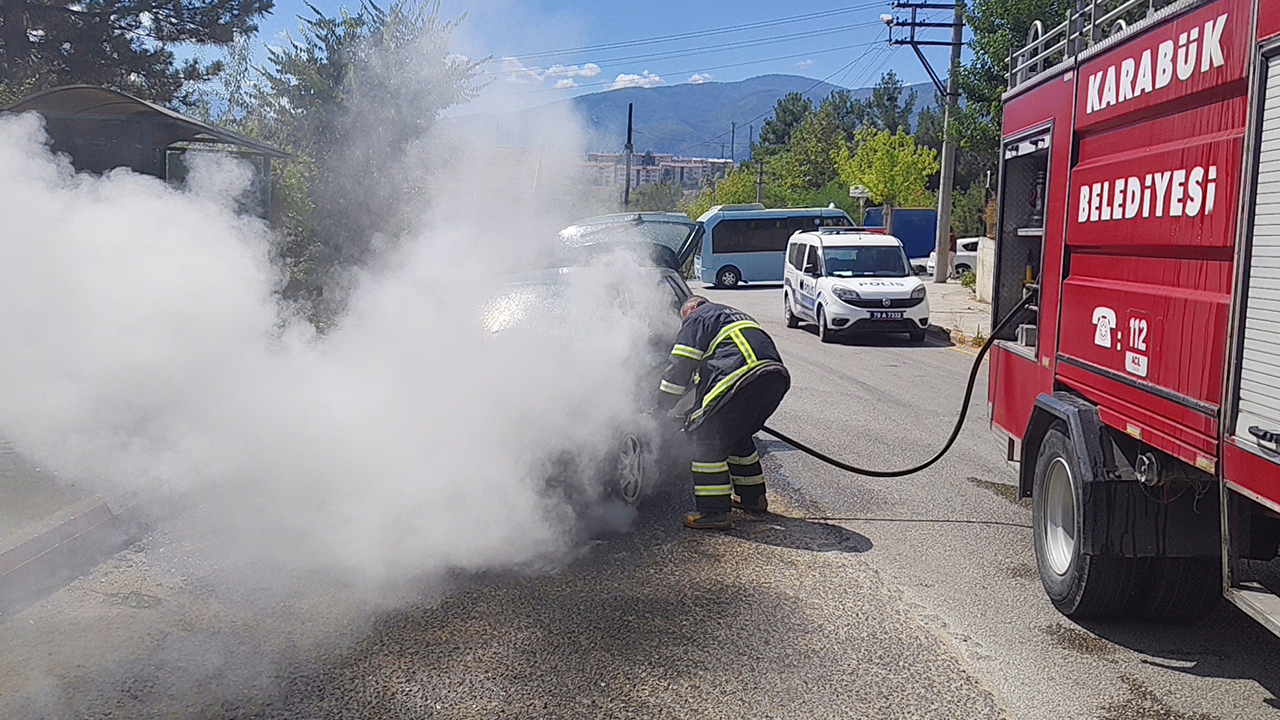 Karabük'te korku dolu anlar: Seyir halindeyken alev aldı!