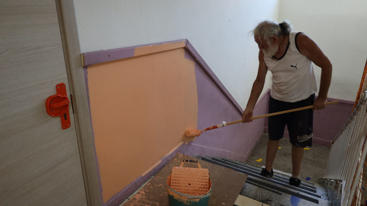 Kocaeli Büyükşehir Belediyesi'nden okullara binlerce litre boya desteği!